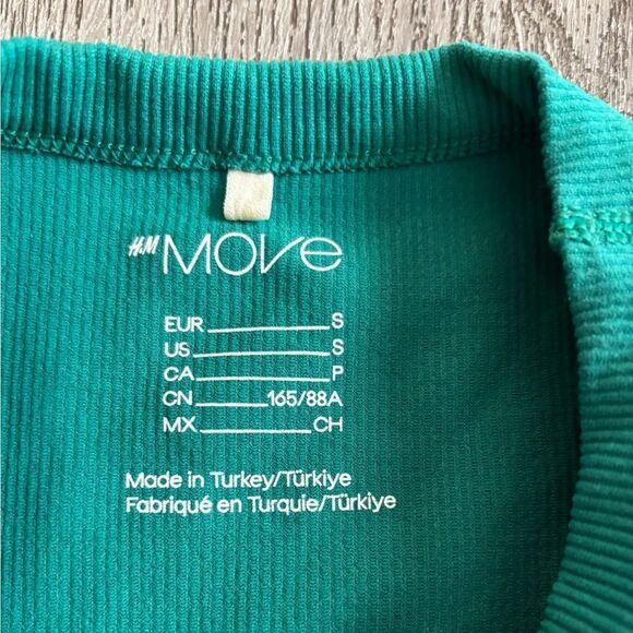 H&M move woman’s top very light used in good condition - Picture 3 of 4